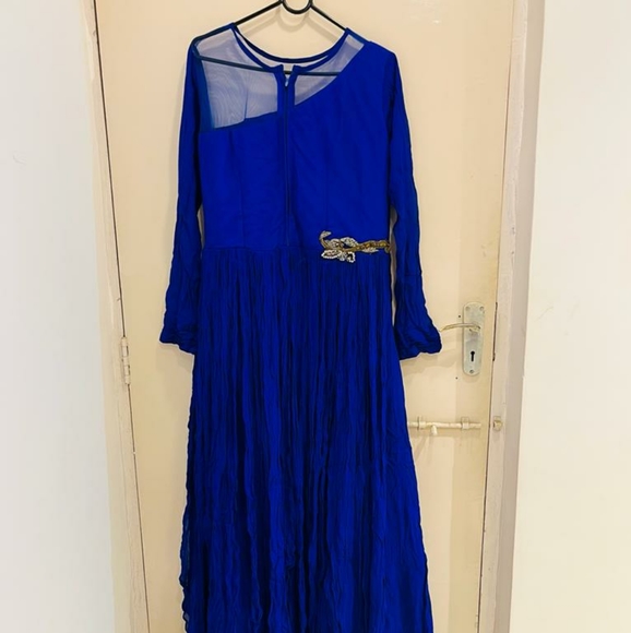 Blue very beautiful gown - Picture 8 of 12